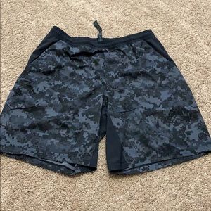 Men’s L lululemon black shorts